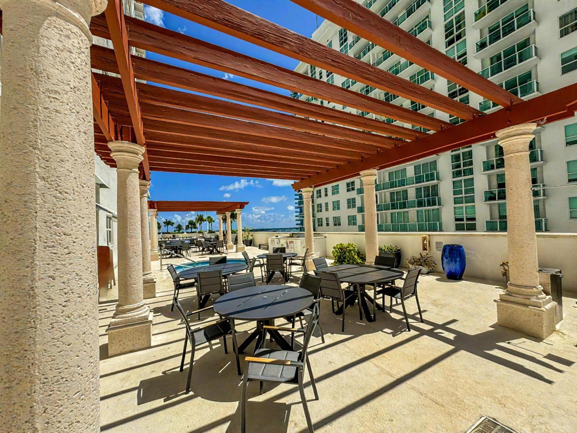 Elegant Centric Vibrant Pool Jacuzzi Free Parking Apartamento Miami Exterior foto
