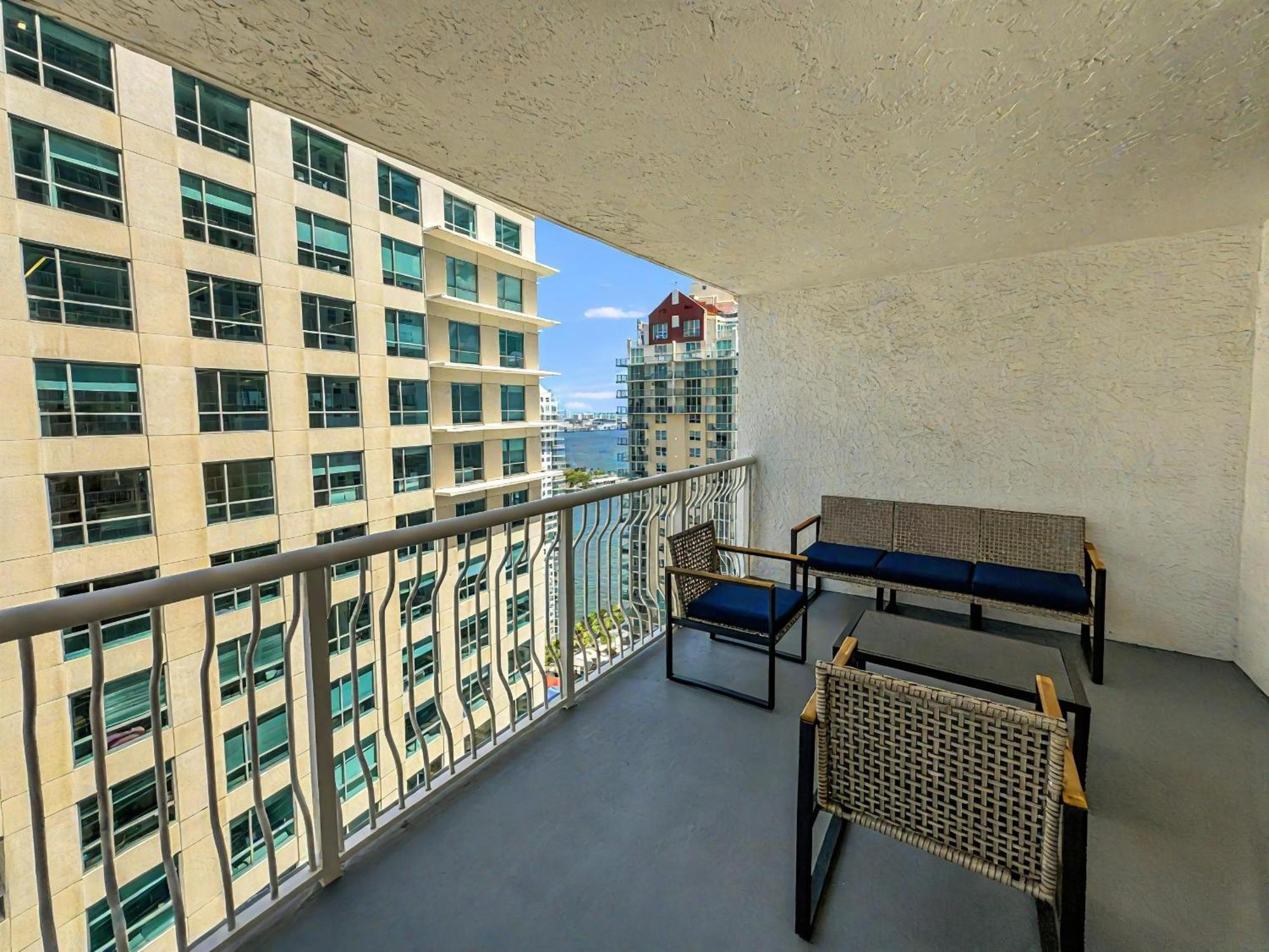 Elegant Centric Vibrant Pool Jacuzzi Free Parking Apartamento Miami Exterior foto