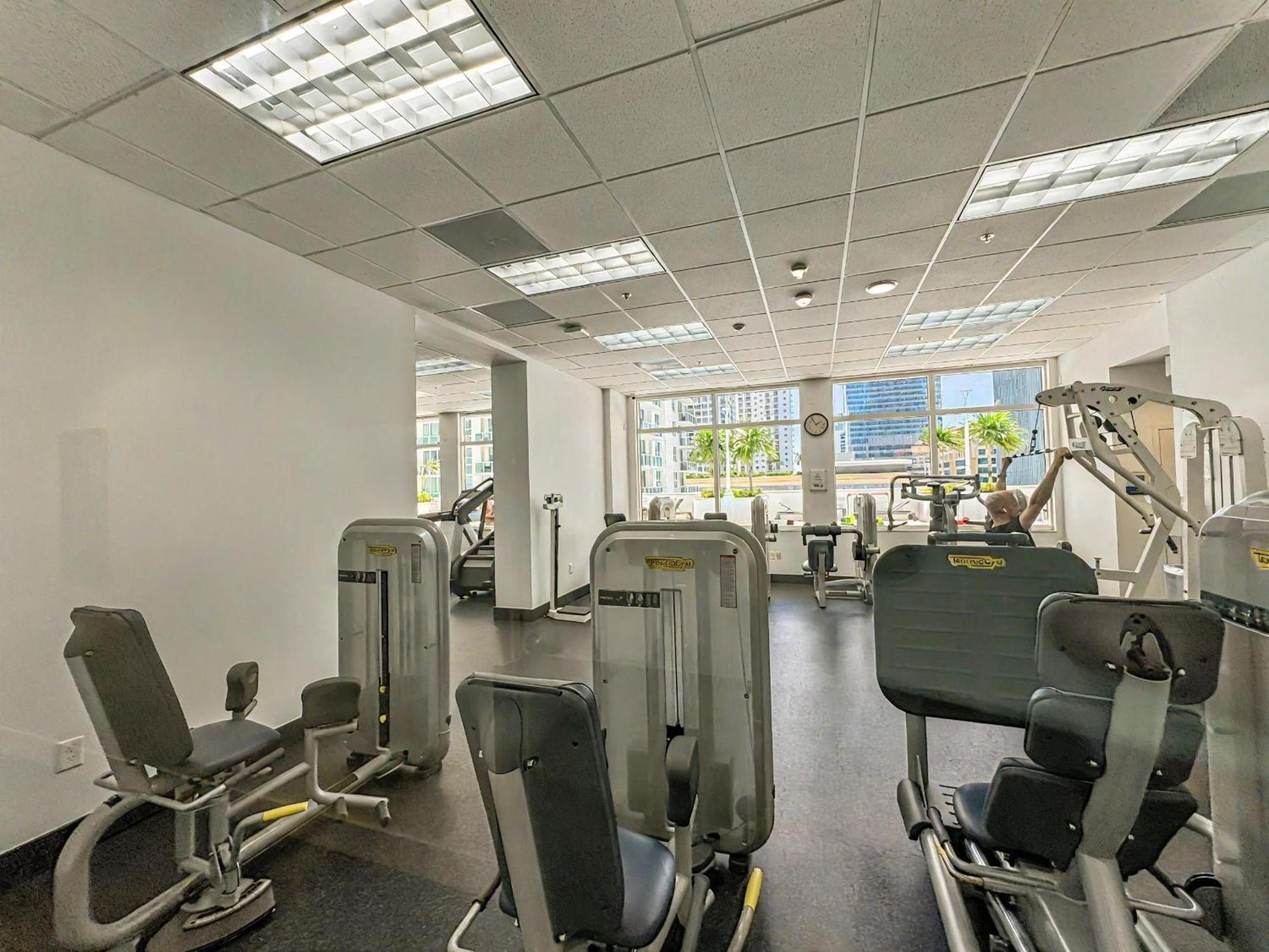 Elegant Centric Vibrant Pool Jacuzzi Free Parking Apartamento Miami Exterior foto