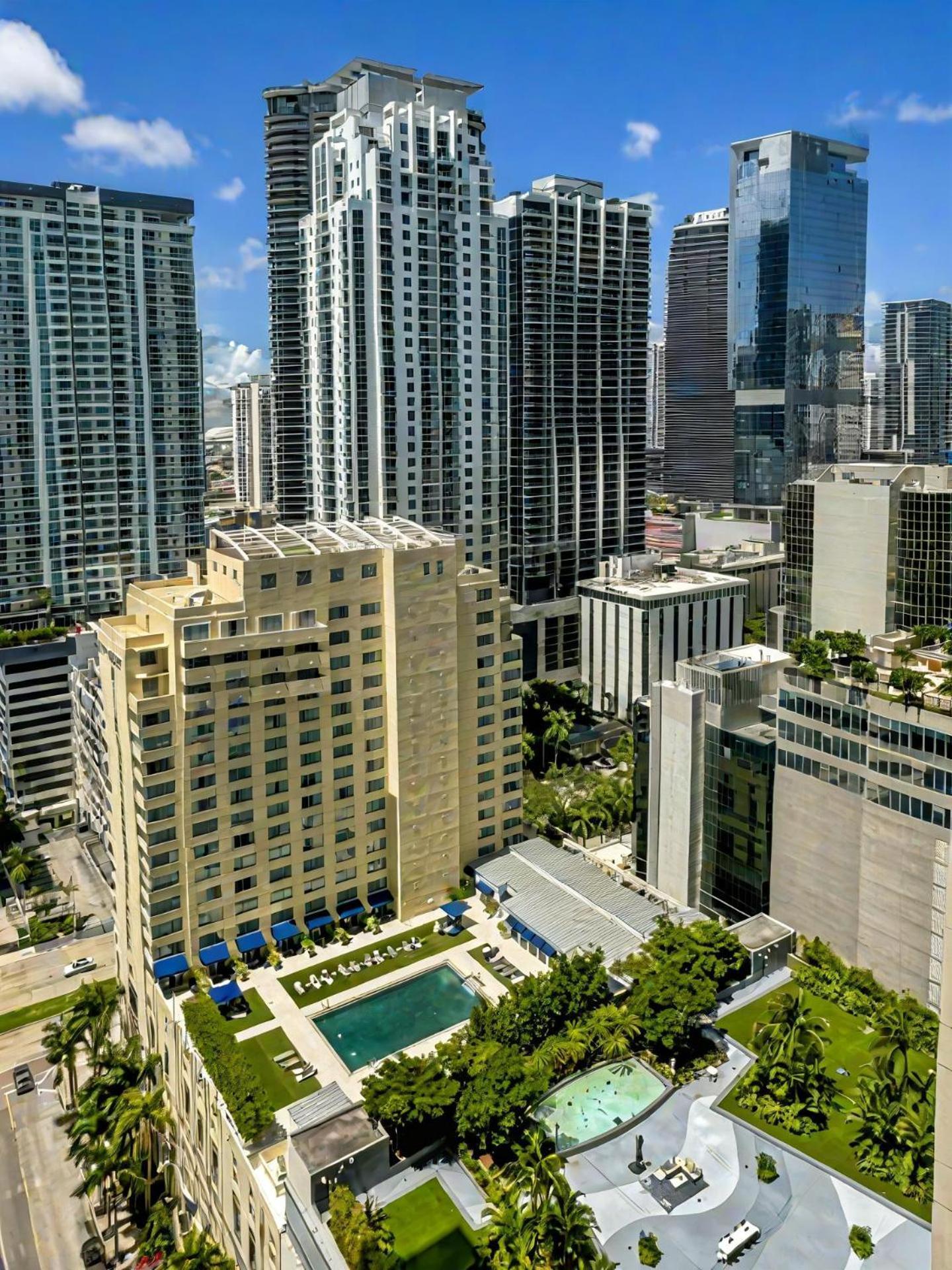 Elegant Centric Vibrant Pool Jacuzzi Free Parking Apartamento Miami Exterior foto