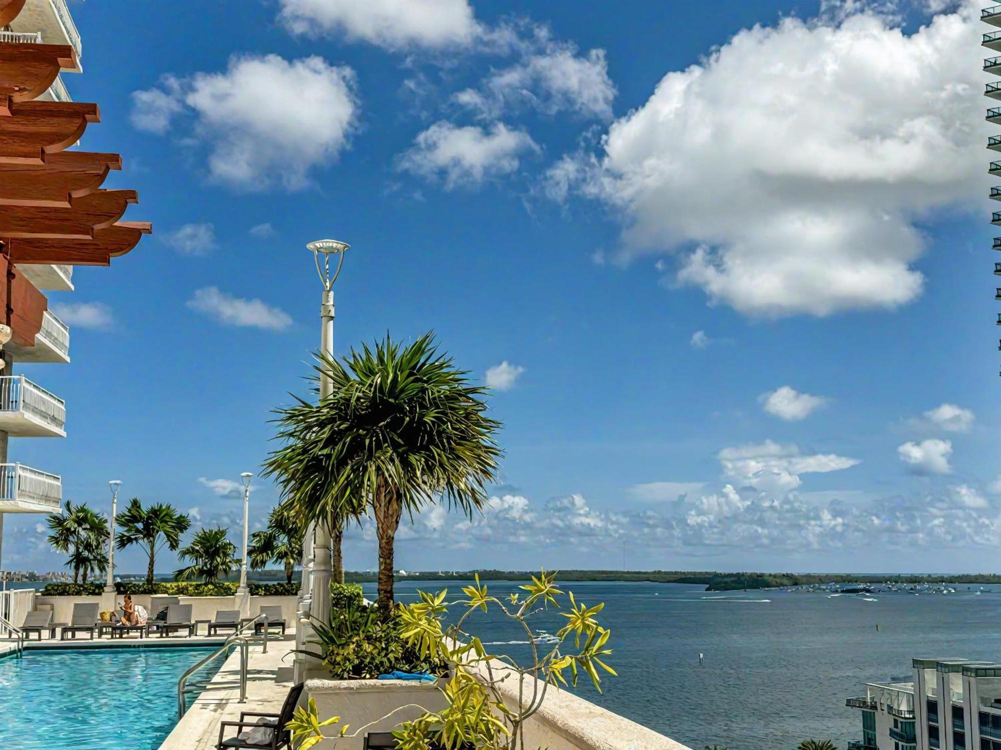 Elegant Centric Vibrant Pool Jacuzzi Free Parking Apartamento Miami Exterior foto