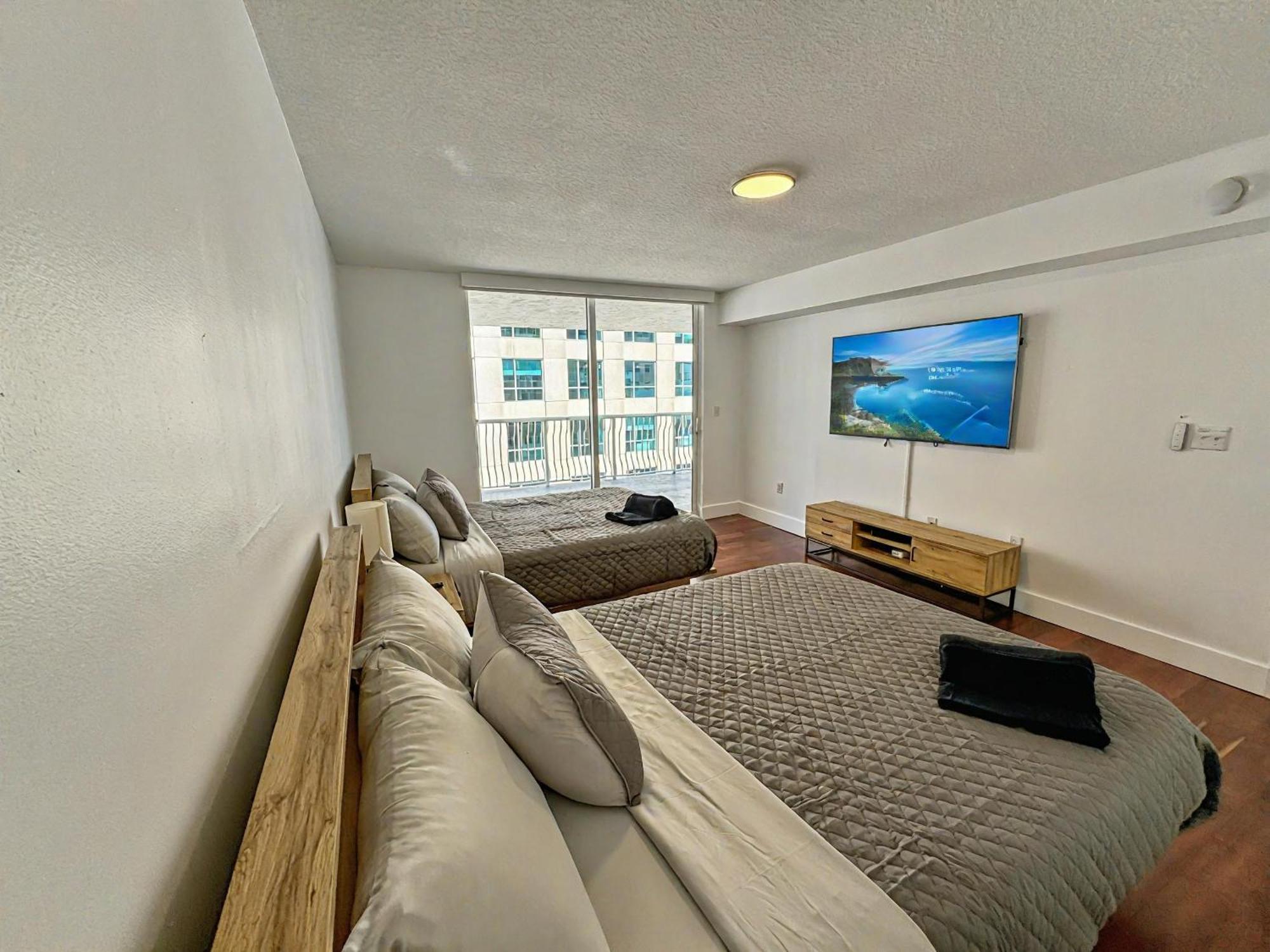 Elegant Centric Vibrant Pool Jacuzzi Free Parking Apartamento Miami Exterior foto