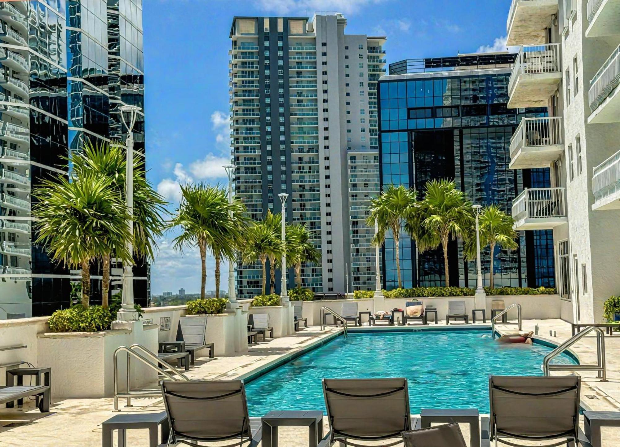 Elegant Centric Vibrant Pool Jacuzzi Free Parking Apartamento Miami Exterior foto